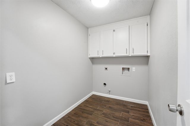 2927 S Blue Meadow Circle, Sugar Land, TX 77479