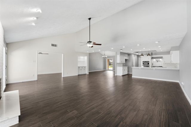 2927 S Blue Meadow Circle, Sugar Land, TX 77479