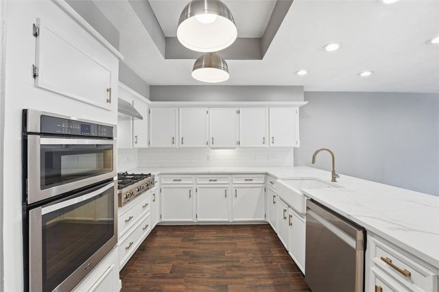 2927 S Blue Meadow Circle, Sugar Land, TX 77479