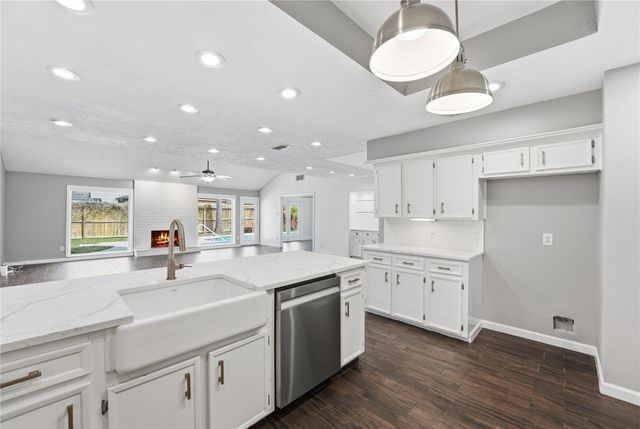 2927 S Blue Meadow Circle, Sugar Land, TX 77479