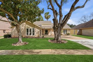 2927 S Blue Meadow Circle, Sugar Land, TX 77479