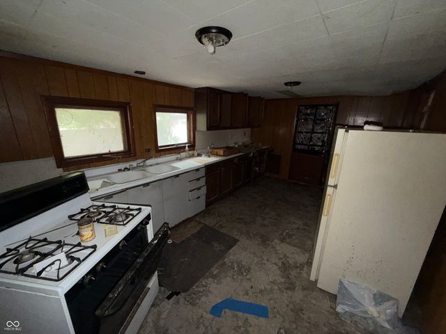 1206 E 37th Street, Anderson, IN 46013
