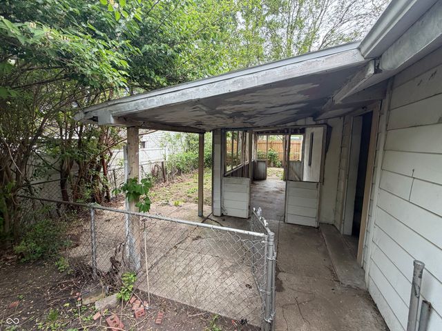 1206 E 37th Street, Anderson, IN 46013