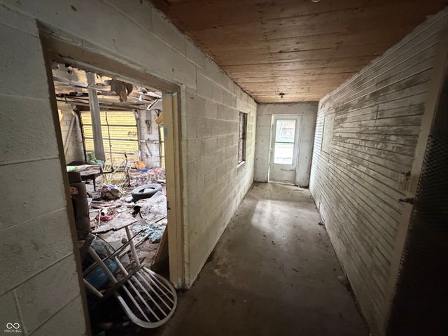 1206 E 37th Street, Anderson, IN 46013