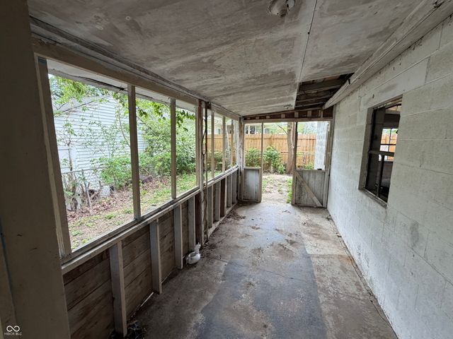 1206 E 37th Street, Anderson, IN 46013