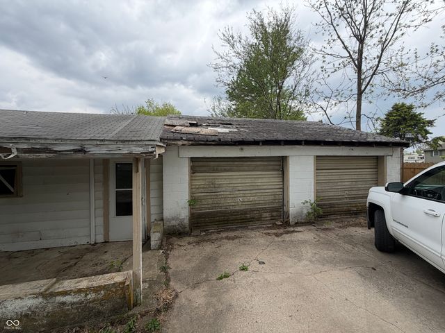 1206 E 37th Street, Anderson, IN 46013