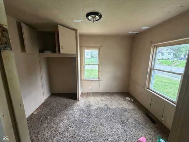1206 E 37th Street, Anderson, IN 46013