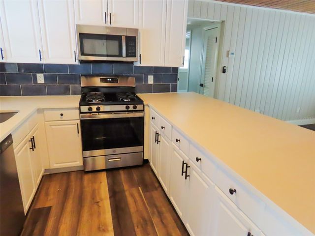 8055 33RD AVENUE N, St Petersburg, FL 33710