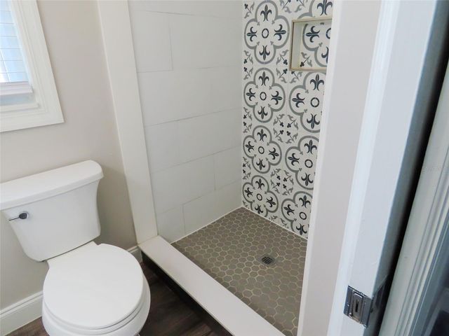 8055 33RD AVENUE N, St Petersburg, FL 33710