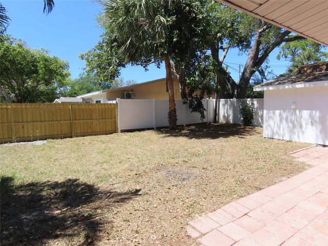 8055 33RD AVENUE N, St Petersburg, FL 33710