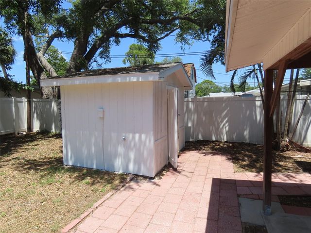 8055 33RD AVENUE N, St Petersburg, FL 33710