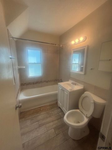 2573 Ida Street, Omaha, NE 68112
