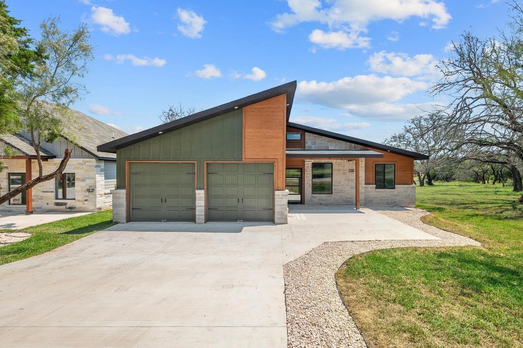 420 Bedford DR, Spicewood, TX 78669