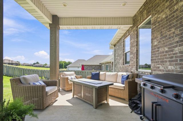 1676 N Bristol Avenue, Springfield, MO 65802