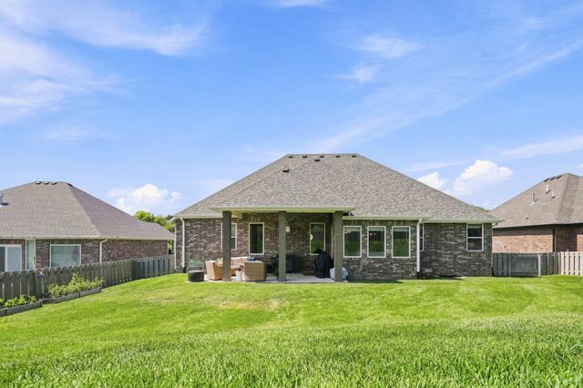 1676 N Bristol Avenue, Springfield, MO 65802