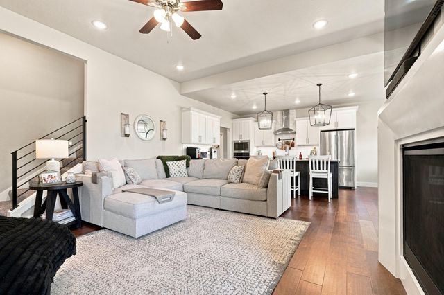 1676 N Bristol Avenue, Springfield, MO 65802