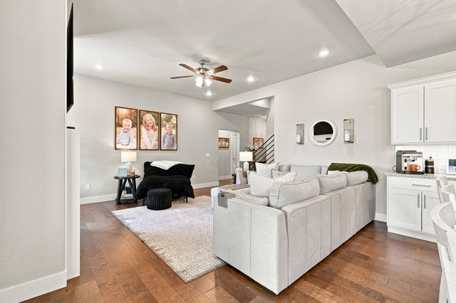1676 N Bristol Avenue, Springfield, MO 65802