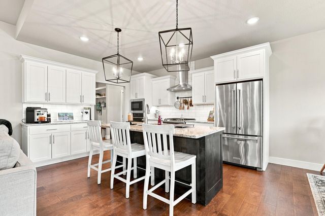 1676 N Bristol Avenue, Springfield, MO 65802