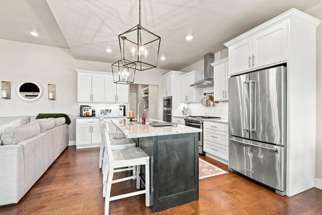 1676 N Bristol Avenue, Springfield, MO 65802