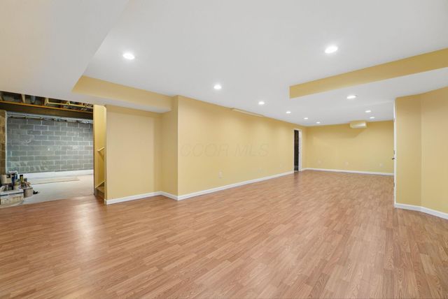 1217 Walker Springs Drive, Blacklick, OH 43004