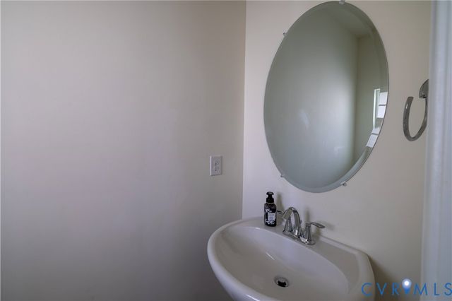 9009 White Plains Ct, Mechanicsville, VA 23116