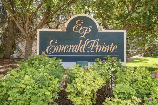 18520 Emerald CIRCLE #D, Brookfield, WI 53045