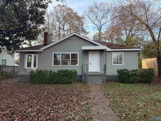 1903 Enolam Blvd, Decatur, AL 35601