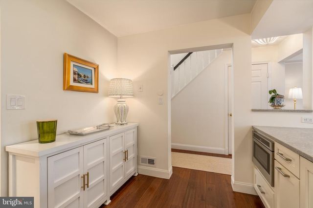 1828 DUFFIELD LN, Alexandria, VA 22307