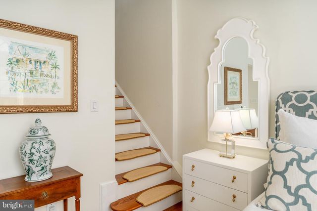 1828 DUFFIELD LN, Alexandria, VA 22307