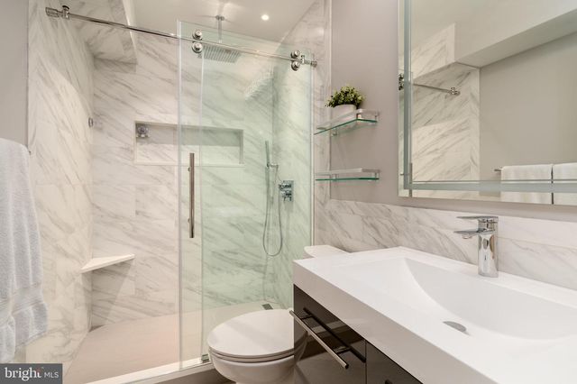 1828 DUFFIELD LN, Alexandria, VA 22307