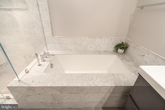 1828 DUFFIELD LN, Alexandria, VA 22307