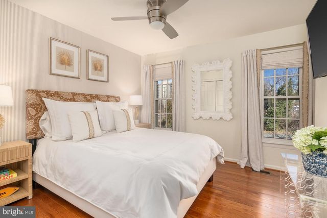 1828 DUFFIELD LN, Alexandria, VA 22307