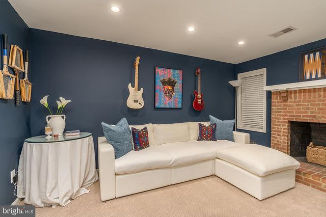 1828 DUFFIELD LN, Alexandria, VA 22307