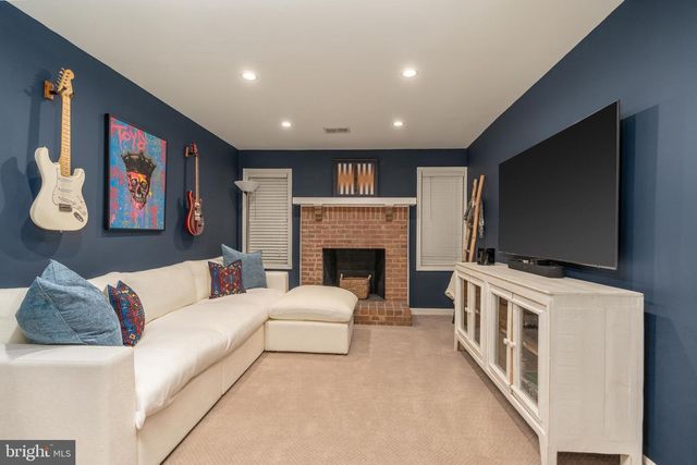 1828 DUFFIELD LN, Alexandria, VA 22307