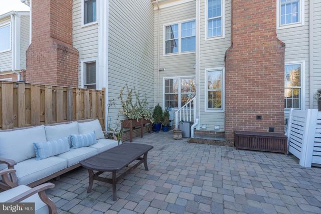 1828 DUFFIELD LN, Alexandria, VA 22307