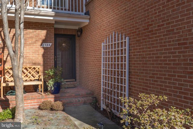 1828 DUFFIELD LN, Alexandria, VA 22307