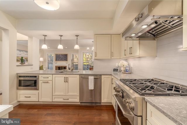 1828 DUFFIELD LN, Alexandria, VA 22307