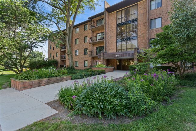 7510 Farmingdale Drive 210, Darien, IL 60561