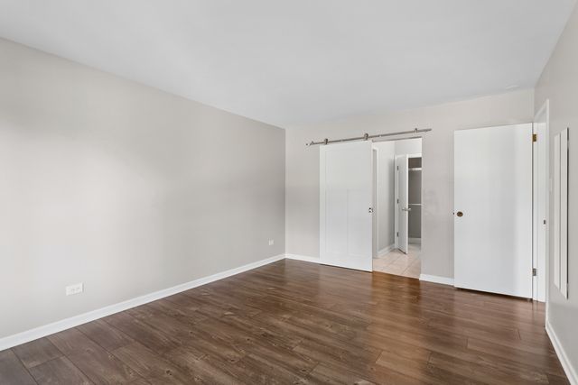 7510 Farmingdale Drive 210, Darien, IL 60561