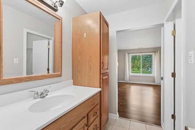 7510 Farmingdale Drive 210, Darien, IL 60561