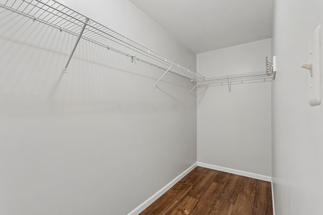 7510 Farmingdale Drive 210, Darien, IL 60561