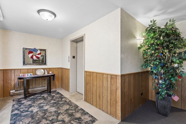 7510 Farmingdale Drive 210, Darien, IL 60561