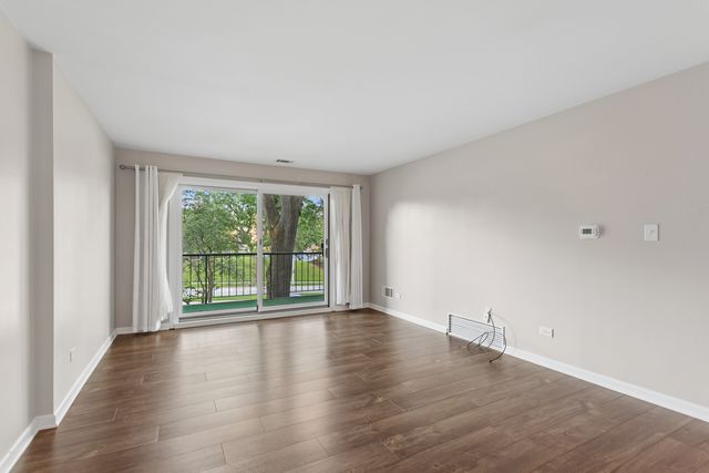 7510 Farmingdale Drive 210, Darien, IL 60561