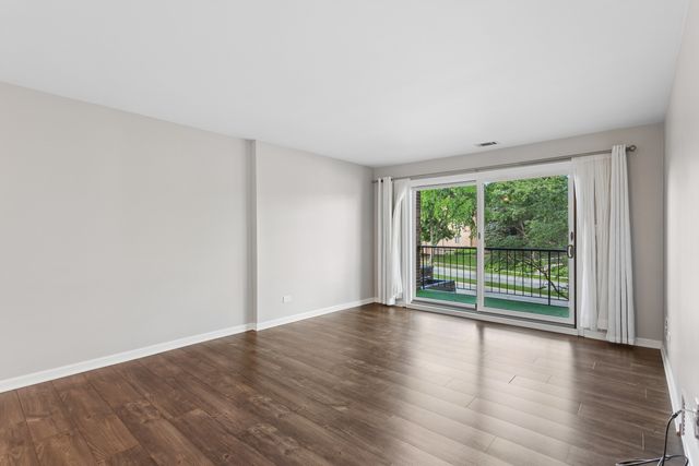 7510 Farmingdale Drive 210, Darien, IL 60561