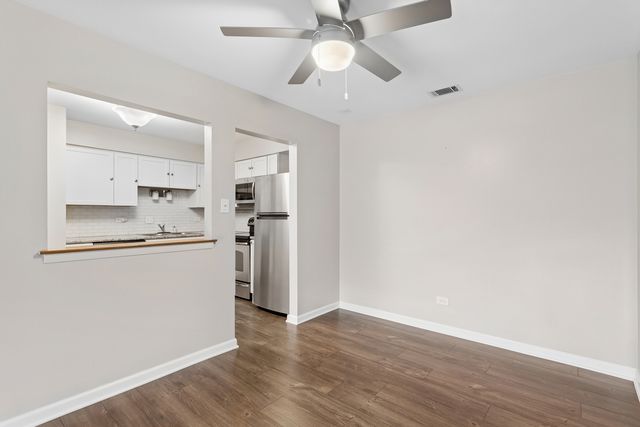 7510 Farmingdale Drive 210, Darien, IL 60561