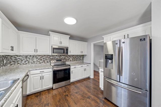 1216 N Parkway Drive, Olathe, KS 66061