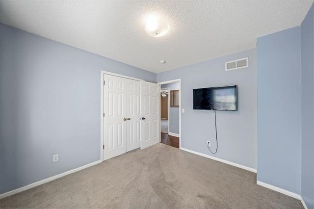 1216 N Parkway Drive, Olathe, KS 66061
