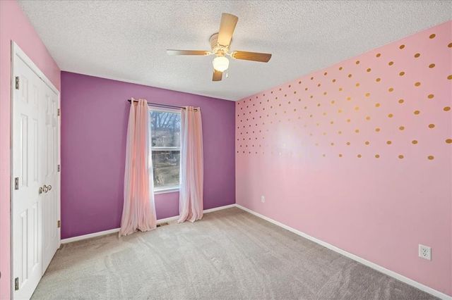 1216 N Parkway Drive, Olathe, KS 66061