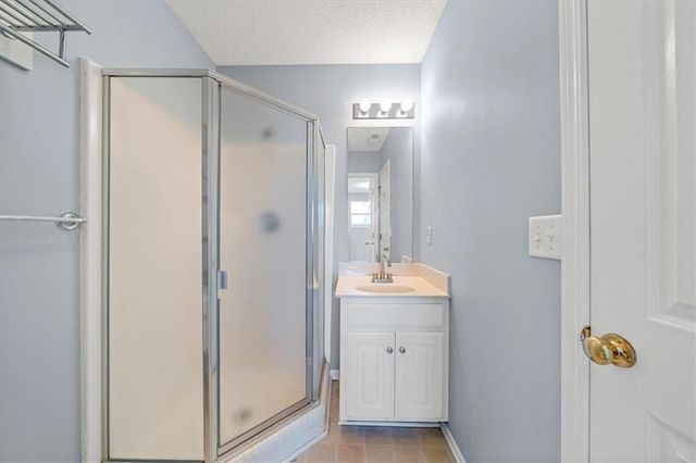 1216 N Parkway Drive, Olathe, KS 66061