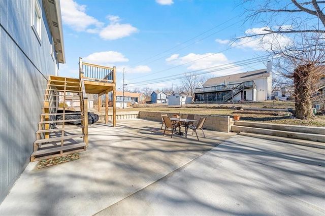 1216 N Parkway Drive, Olathe, KS 66061